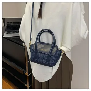 Bolso tejido azul oscuro con asas, elegante bolso de hombro moderno para uso diario de mujeres.