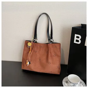 Braune Wildleder Umhängetasche mit Blumen-Ausschnitt und Quaste, Herbst Shopper Handtasche.