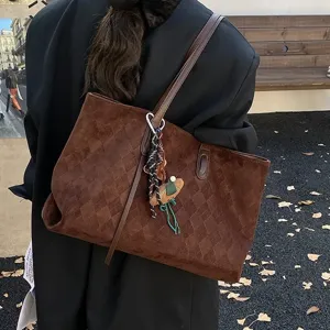 Large capacity suede diamond quilted shoulder tote bag vintage commuting handbag for women.