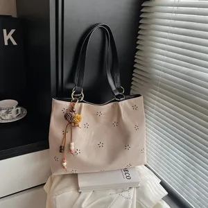 Koreanischer Wildleder Shopper mit Loch-Blumenmuster, lässige Damen Schultertasche chic.