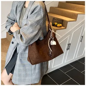 Brown suede shoulder bag detail, large capacity retro hobo bag with cute coffee cup pendant.