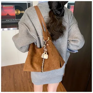 Retro autumn winter large capacity suede shoulder bag women casual commuter bucket bag