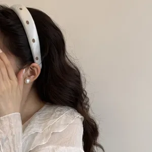 Cerchietto in satin a pois stile francese per donne, accessorio elegante per capelli.