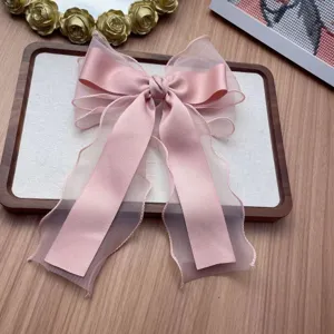 Fermaglio per capelli con fiocco rosa e nastri lunghi, dolce accessorio balletcore per donna.