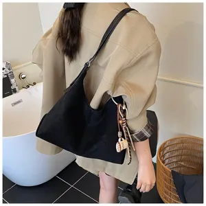 Casual black suede shoulder bag for women, large capacity retro bucket bag for daily commute.