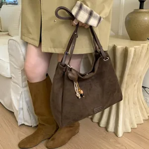 Retro suede shoulder bag for women, casual large capacity hobo handbag for autumn winter fashion.