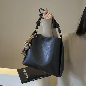 Stylish black PU leather hobo shoulder bag, large capacity autumn commuter bucket bag with handle.