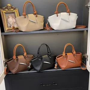 Korean style women fashion handbag casual minimalist commuter shoulder crossbody bag detail view