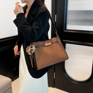 Retro matte tote bag for women, large capacity commuter shoulder and crossbody Kelly bag.