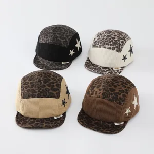 Kinder Leo Kord Baseball Caps in vier Farben mit niedlicher Stern Stickerei Detailansicht.