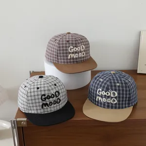 Gorra de béisbol hip hop de cuadros para niños letras bordadas ala plana outdoor