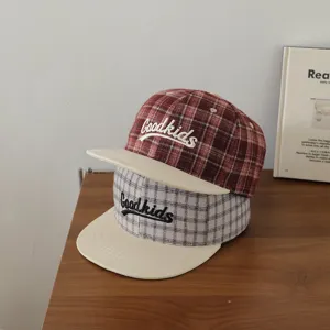 Gorra de béisbol a cuadros para niños con bordado, estilo casual para niños y niñas.
