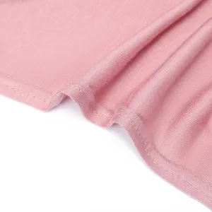 Détail du tissu châle manches anti-UV rose en coton modal, texture douce et belles finitions.