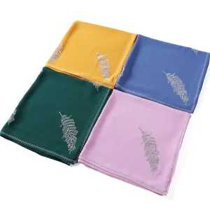 Effen chiffon Malay vierkante hoofddoek met prachtig strass bladpatroon en randen.