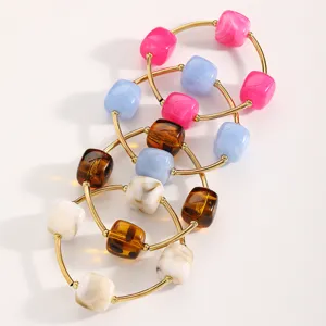 Minimalistische luxuriöse gestapelte Perlenarmband-Set für Damen, eleganter Schmuck.