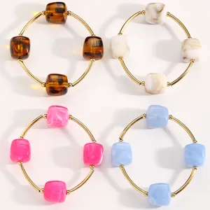 Minimalistisches stapelbares quadratisches Perlenarmband Set, goldener Draht Modeschmuck.