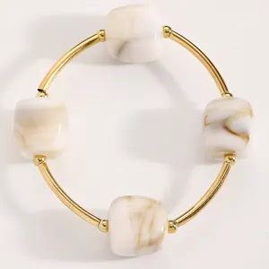 Goldfarbene Metallperlen Armband mit schönen Marmor Muster Harz Anhänger für Damen