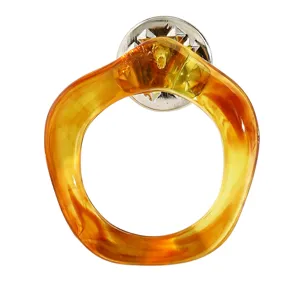 Broche de lunettes en résine ambrée, accessoire de support de lunettes élégant pour femmes.