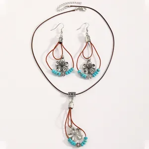 Retro etnische stijl ketting en oorbellen set met bruine lederen koord en turquoise kralen.