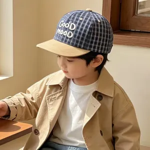Gorra de beisbol con visera plana de cuadros para ninos con bordado para uso diario al aire libre.