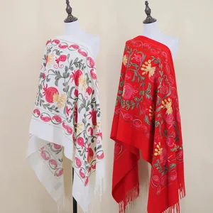 Gedetailleerd overzicht van 320g kasjmier-achtige geborduurde bloemen pashmina sjaal cape.
