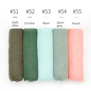 Dettagli delle sciarpe hijab in cotone TR spiegazzato con opzioni di colore in rotoli.