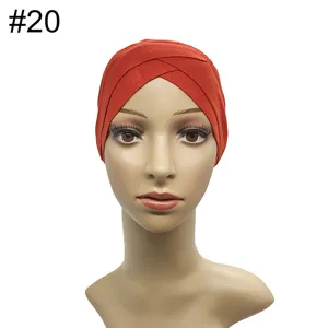 Detailansicht der elastischen Modal-Turbanmütze, weicher Stoff für bequemen Alttagsgebrauch.