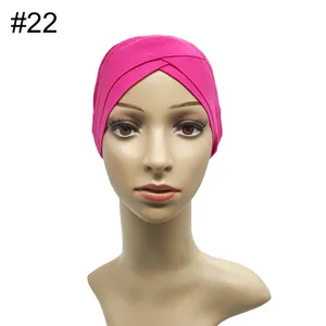 Elastische Modal Unterziehkappe Turban Detailansicht, atmungsaktives Kreuzdesign, pink.