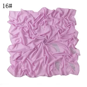 Effen paarse chiffon vierkante hijab met strass blad details, stijlvolle mode sjaal.