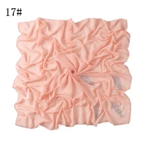 Perzik chiffon sjaal detail met strass bladmotief en sprankelende kristallen randen.