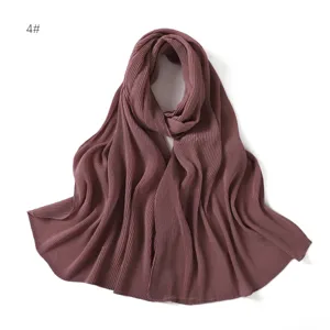Elegante foulard in chiffon plissettato con glitter argentati, morbido, leggero e traspirante.