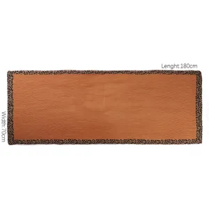 Écharpe longue en coton lin plissé avec bord imprimé léopard, belle vue de détail.