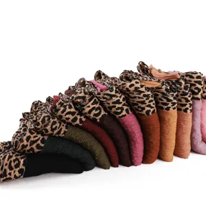 Écharpe longue plissée en coton lin motif léopard mode hiver chaleureuse et douce.