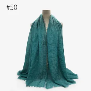 Sciarpa stropicciata tinta unita da donna, hijab e scialle leggero in cotone TR con frange.