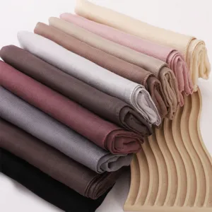 Ensemble de hijab et écharpe en modal unicolore, respirant et léger pour femmes.
