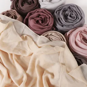 Foulard hijab femme modal uni respirant doux bord fin châle léger vue de détail