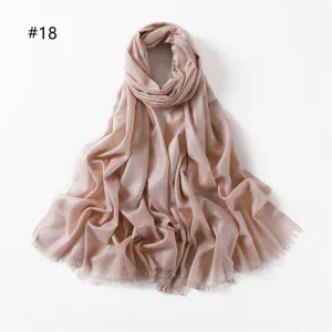 Detailed view of the sparkling metallic viscose scarf with short fringe ends for women.