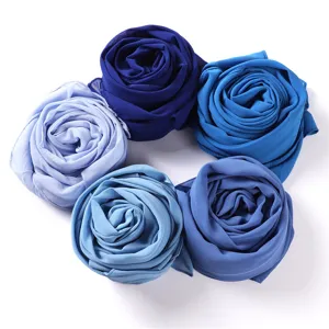 Blaues Chiffon Kopftuch Set, wunderschönes Rosen-Falt-Design, elegante Damen Schal Hidschab.