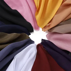 Pañuelo cuadrado de algodón liso hijab al por mayor, bufanda de velo transpirable de alta calidad.