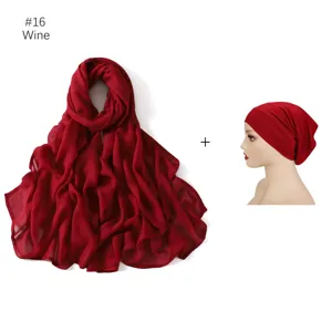 Écharpe longue en modal et bonnet assorti en vin rouge, accessoire élégant pour femmes.