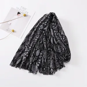Elegante sciarpa in cotone e lino con stampa serpente nero e grigio, versatile.