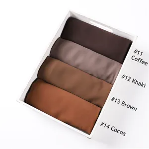 Detailansicht einfarbiger Chiffon Hijab Schals in vier Brauntönen ordentlich arrangiert.