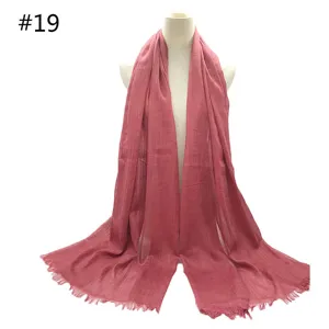 Detailed view of the solid color cotton scarf with fringe, featuring a soft breathable fabric.