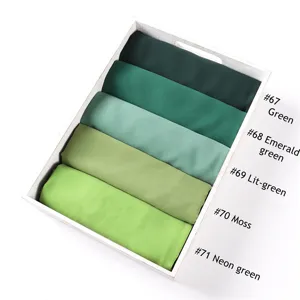 Einfarbig Chiffon Hijab Schal gerollt in Schale Detailansicht, verschiedene grüne Farben.