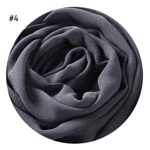 Unifarbener Bubble-Chiffon Hijab Schal Detail in Dunkelgrau, leichtes und atmungsaktives Material.