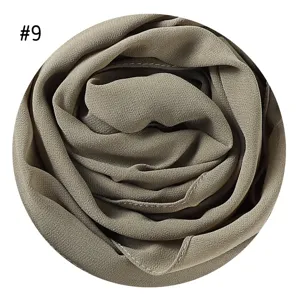 Detailansicht des einfarbigen Perlen-Chiffon Malaysia Langschals, elegantes Bubble Hijab für Damen.