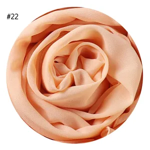 Unifarbener Chiffon-Hidschab Schal Detailansicht mit Pfirsich Stofftextur und weichem Material.