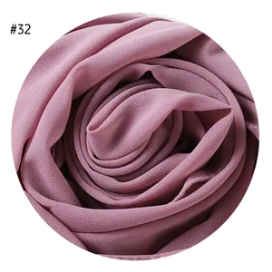 Detailansicht von der hoogwaardige effen parel chiffon hijab stof, prachtige kleurstaal #32.