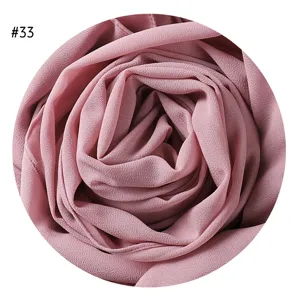 Rosa Chiffon Bubble Hijab Schal Detail zeigt weiches strukturiertes Gewebe und elegantes Design.