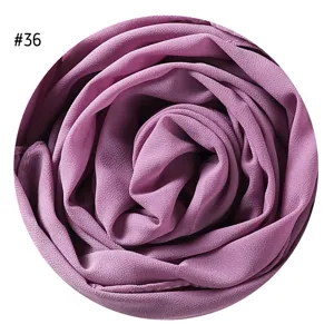 Einfarbiges Perlen-Chiffon-Blasen-Hijab für Damen, elegantes violettes langes Kopftuch.